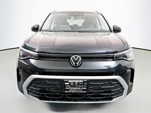 Deep Black Pearl Effect 2026 Volkswagen Taos 1.5T SE