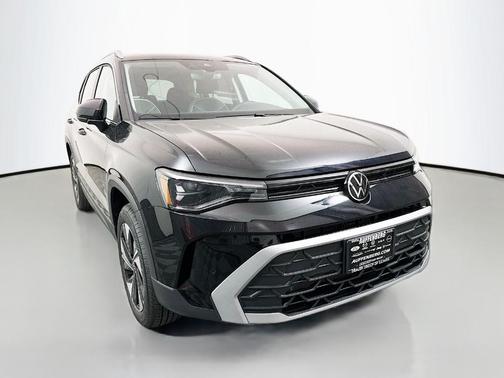 Deep Black Pearl Effect 2026 Volkswagen Taos 1.5T SE