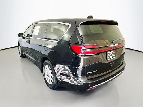 2023 Chrysler Pacifica Touring-L