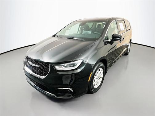 2023 Chrysler Pacifica Touring-L