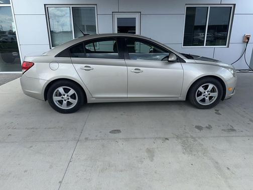 Champagne Silver 2014 Chevrolet Cruze 1LT