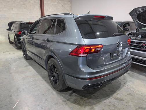 Platinum Gray Metallic 2023 Volkswagen Tiguan 2.0T SE R-Line Black