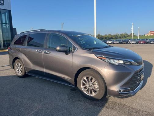 2021 Toyota Sienna XLE