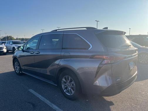 2021 Toyota Sienna XLE