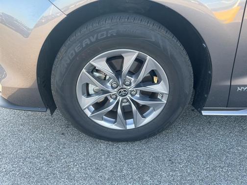 2021 Toyota Sienna XLE