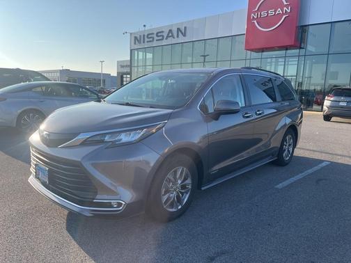 2021 Toyota Sienna XLE