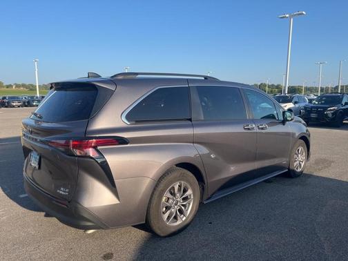 2021 Toyota Sienna XLE