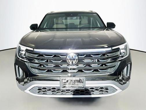 Deep Black Pearl Effect 2026 Volkswagen Atlas Cross Sport 2.0T SE