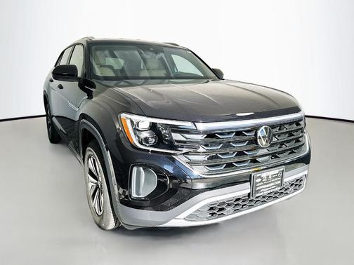 Deep Black Pearl Effect 2026 Volkswagen Atlas Cross Sport 2.0T SE