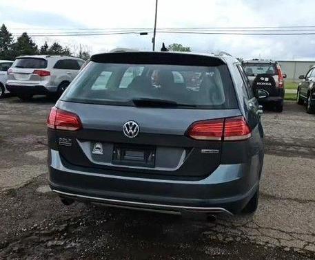 Platinum Gray Metallic 2019 Volkswagen Golf Alltrack TSI SE