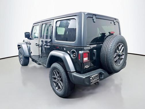 Black Clearcoat 2026 Jeep Wrangler Sport