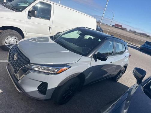 2023 Nissan Kicks SR