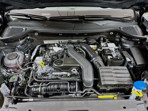 Platinum Gray Metallic 2026 Volkswagen Taos 1.5T SE