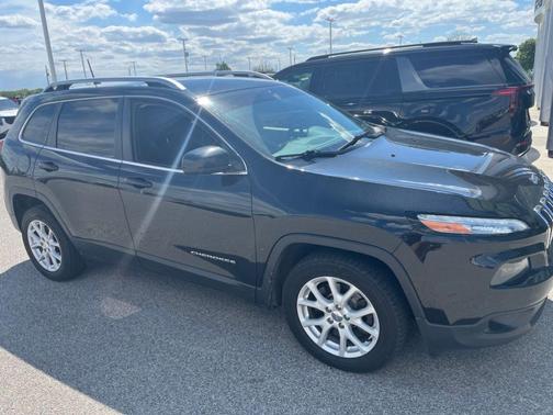 Brilliant Black Crystal Pearlcoat 2016 Jeep Cherokee Latitude