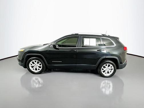 Brilliant Black Crystal Pearlcoat 2016 Jeep Cherokee Latitude
