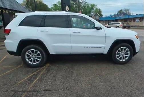 Bright White Clearcoat 2021 Jeep Grand Cherokee Laredo E