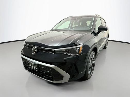 Deep Black Pearl Effect 2026 Volkswagen Taos 1.5T SE