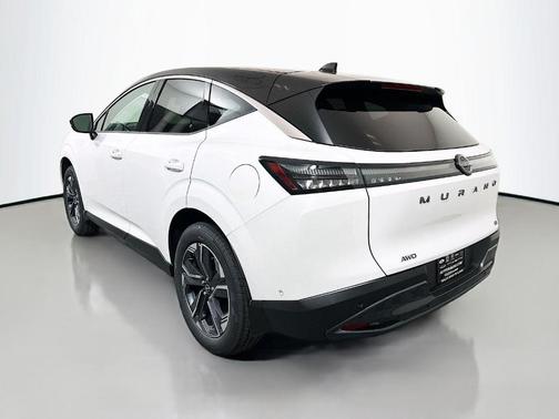 White / Black 2025 Nissan Murano SL