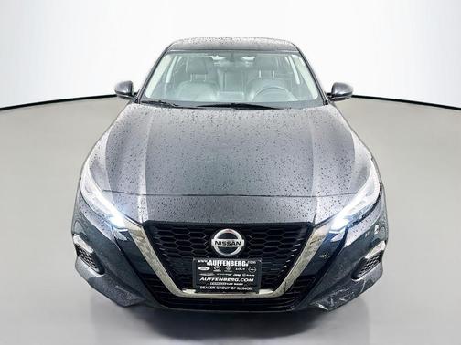 Black 2019 Nissan Altima 2.5 SR