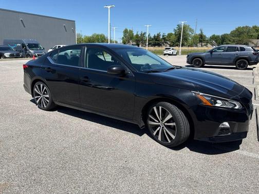 Black 2019 Nissan Altima 2.5 SR