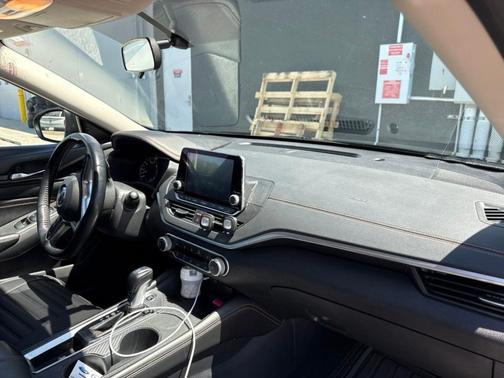 Black 2019 Nissan Altima 2.5 SR