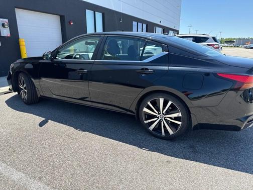Black 2019 Nissan Altima 2.5 SR