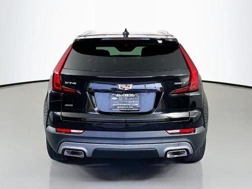 Stellar Black Metallic 2022 Cadillac XT4 Premium Luxury