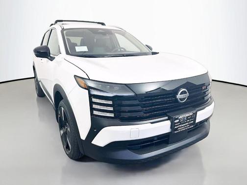 Aspen White Tri 2026 Nissan Kicks SR