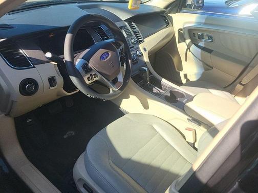 2018 Ford Taurus SE