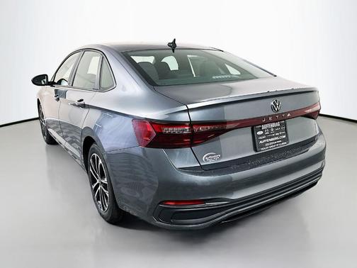 Platinum Gray Metallic 2026 Volkswagen Jetta 1.5T Sport
