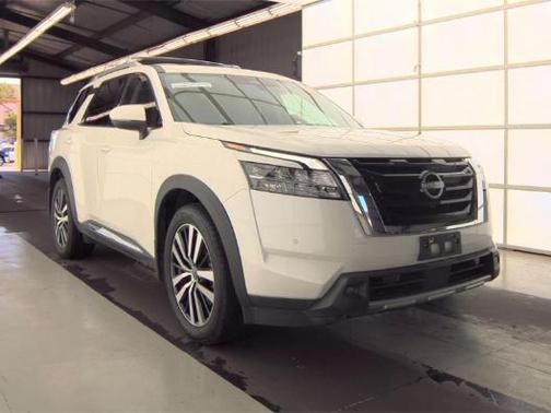White 2023 Nissan Pathfinder Platinum