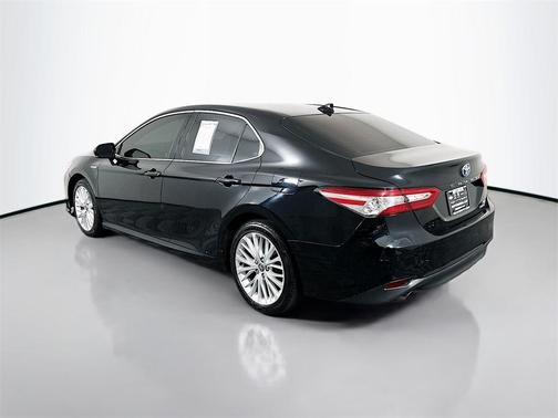 2020 Toyota Camry Hybrid XLE