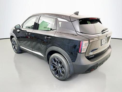 Super Black 2026 Nissan Kicks SR