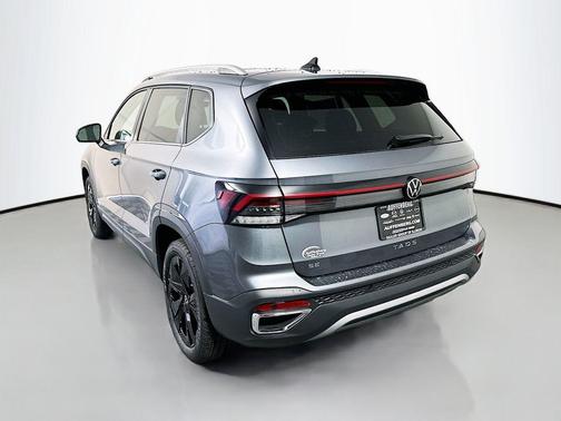 Platinum Gray Metallic 2026 Volkswagen Taos 1.5T SE