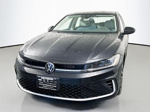 Deep Black Pearl Effect 2026 Volkswagen Jetta 1.5T SE