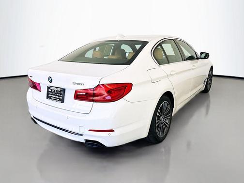 Alpine White 2019 BMW 540 i xDrive