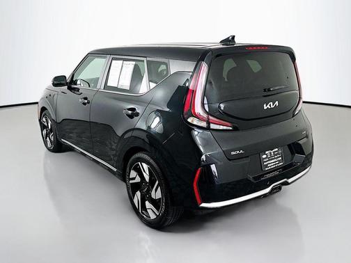 Fusion Orange 2023 Kia Soul GT-Line 2.0L