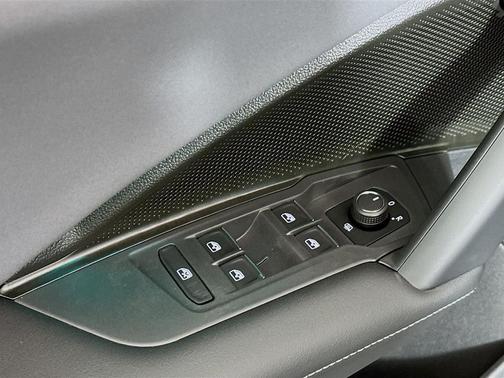 Pyrite Silver Metallic 2026 Volkswagen Tiguan 2.0T SE