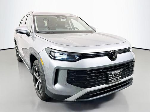 Pyrite Silver Metallic 2026 Volkswagen Tiguan 2.0T SE