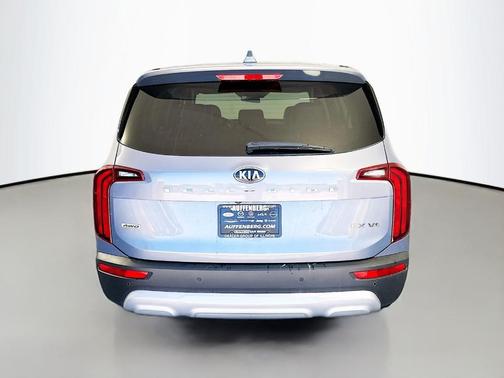 Everlasting Silver 2020 Kia Telluride LX