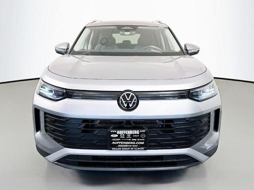 Pyrite Silver Metallic 2026 Volkswagen Tiguan 2.0T SE