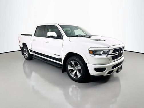 Bright White Clearcoat 2020 RAM 1500 Laramie