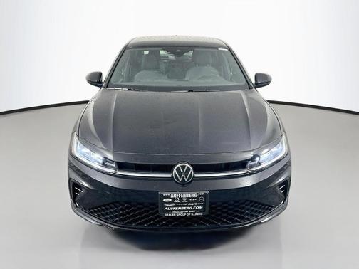 Deep Black Pearl Effect 2026 Volkswagen Jetta 1.5T Sport