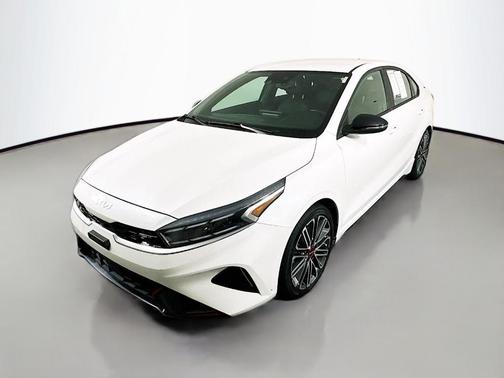 Snow White Pearl 2022 Kia Forte GT