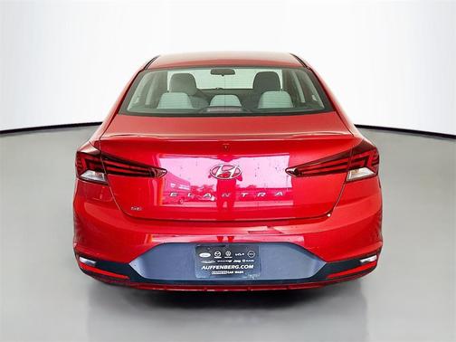 2019 Hyundai ELANTRA SE