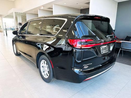PXJ 2027 Chrysler Pacifica SELECT