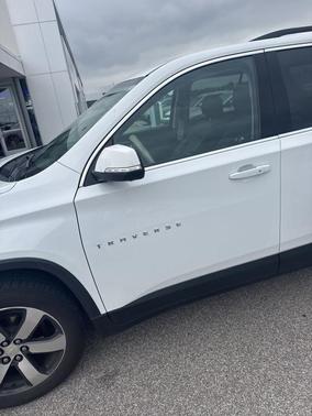 Summit White 2021 Chevrolet Traverse LT Leather