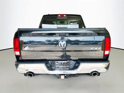 2016 RAM 1500 SLT