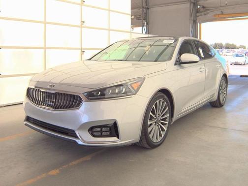 2017 Kia Cadenza Technology