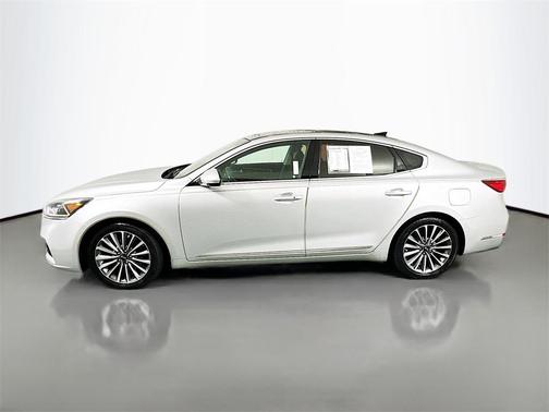 2017 Kia Cadenza Technology